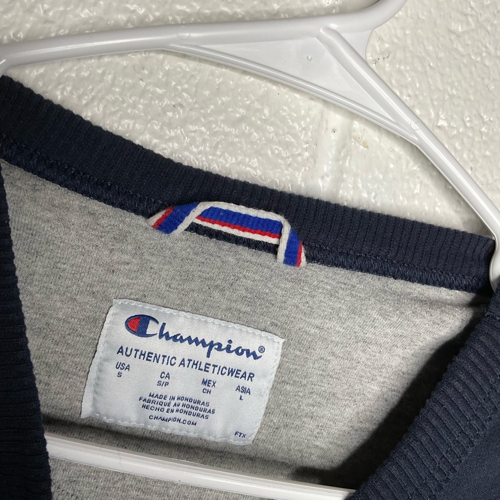 < Men’s Champion Navy Blue Logo Sweatshirt > - Picture 4 of 4